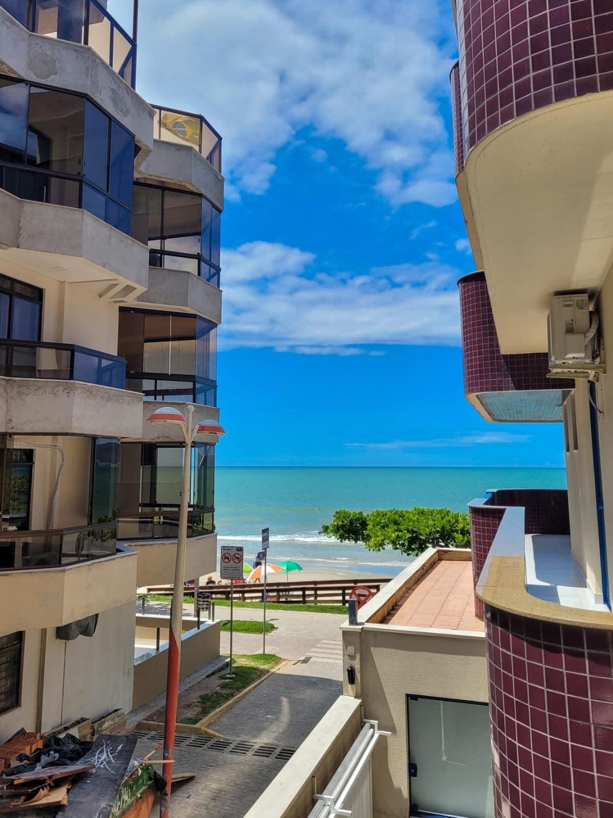 Foto do imóvel Apartamento à 20m do Mar em Meia Praia Itapema SC